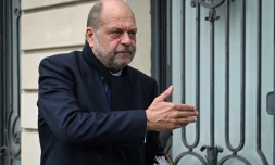 Le ministre de la Justice Eric Dupond-Moretti arrive à la Cour de justice de la République, le 29 mars 2022 à Paris