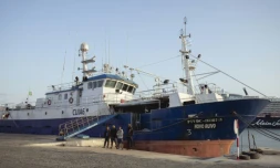 Le thonier Novo Ruino, sous pavillon portugais, dont l'équipage est abandonné par son armateur, dans le port de Porto Grande, au Cap-Vert, le 5 février 2026
