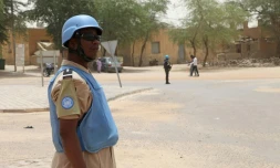 Un casque bleu de la Minusma le 8 avril 2015 Ă Tombouctou au Mali