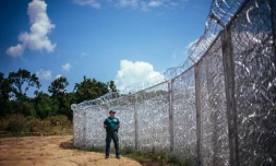 Un policier bulgare prĂšs de la frontiĂšre entre la Bulgarie et la Turquie, prĂšs du village de Golyam Dervent, le 17 juillet 2014