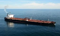 Vue aérienne du Boracay, pétrolier de la flotte fantÎme russe, le 1er octobre 2025 au large du port français de Saint-Nazaire