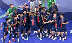 Les joueurs du PSG soulèvent la Ligue des champions après leur victoire face à l'Inter Milan en finale, à Munich, le 31 mai 2025
