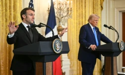 Le ton offensif de François Bayrou vis-à-vis de Donald Trump contraste avec celui plus modéré d'Emmanuel Macron