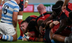 Le talonneur anglais Luke Cowan-Dickie marque un essai lors du match de poules du Mondial face Ă l'Argentine, Ă Tokyo, le 5 octobre 2019