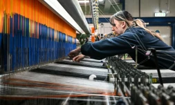 Dans les ateliers de tissage du cachemire Alex Begg à Ayr, dans le sud-ouest de l'Ecosse, le 15 janvier 2026