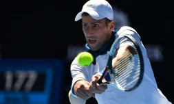 Le Serbe Novak Djokovic lors de sa victoire face à l'Américain Donald Young au 1er tour de l'Open d'Australie le 16 janvier 2018