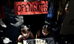 Manifestation de réfugiés devant l'ambassade allemande à Athènes demandant l'autorisation de rejoindre leurs proches en Allemagne, le 2 août 2017