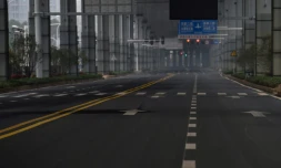 Une avenue déserte de Wuhan, épicentre de l'épidémie, le 25 janvier 2020 