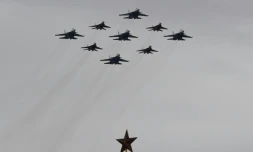Parade aérienne de l'aviation russe au-dessus de Moscou, le 9 mai 2020 pour célébrer les 75 ans de la fin de la Seconde guerre mondiale