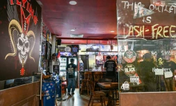 L'entrée du bar heavy metal "Flying V" à Singapour, le 2 mai 2024