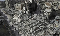 Vue de destructions dans la ville de Douma, dans la partie rebelle de la Ghouta orientale, près de Damas, le 5 mars 2018