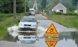Une route inondée le 5 juin 2016 à Saint-Pierre-lès-Elbeuf