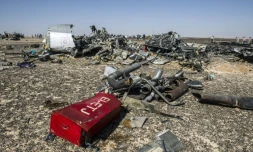 Des débris de l'avion A321 sur le side du Wadi al-Zolomat dans la péninsule du Sinaï le 1er novembre 2015