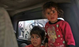 Des enfants qui ont fui leur domicile aprÚs des bombardements présumés du régime de Damas contre les provinces de Hama et Idleb, le 1er mai 2019 en Syrie