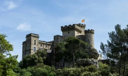Le château de La Barben, qui abrite le parc à thème "Rocher Mistral", dédié à l'histoire et aux traditions provençales, le 28 avril 2026 à La Barben, dans les Bouches-du-Rhône