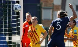 La défenseure américaine Alana Cook (d) buteuse lors de la demi-finale de la Ligue des champions contre Barcelone, à Saint-Germain-en-Laye, le 25 avril 2021