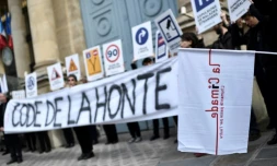 Manifestation à l'appel de la Cimade contre le projet de loi asile et immigration, le 16 avril 2018 devant l'Assemblée nationale, à Paris