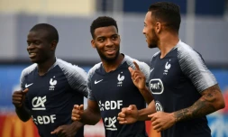 Le milieu Thomas Lemar (c) lors d'une séance d'entraînement des Bleus au stade d'Istra, le 23 juin 2018 