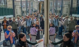 File d'attente d'électeurs russes devant le consulat de Russie à Istanbul le 17 mars 2024