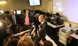 Bernard Cazeneuve face aux journalistes le 10 juin 2016 à Paris
