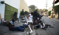 Accident de minibus qui a foncé accidentellement sur une foule dans Petion-Ville, à Haïti, le 15 février 2010