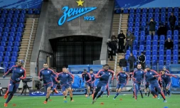 Les joueurs de Lyon lors d'un entraînement le 19 octobre 2015 dans le stade du Zenit, le 19 octobre 2015 à Saint-Pétersbourg