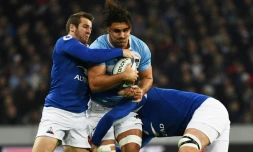 Le demi de mêlée de la France Camille Lopez (g) lors du match face à l'Argentine au Stade Pierre-Mauroy de Villeneuve d'Ascq en test match de novembre le 17 novembre 2018