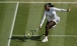 L'Américaine Serena Williams contre l'Allemande Julia Görges en demi-finale de Wimbledon, le 12 juillet 2018