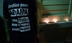 T-shirt porté pendant un rassemblement pour Adama Traoré, le 22 novembre 2016 à Beaumont-sur-Oise