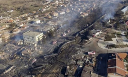Lieux de l'accident d'un train transportant des citernes de gaz qui a explosé et déraillé dans le centre d'un village du nord-est de la Bulgarie, Hitrino, le 10 décembre 2016