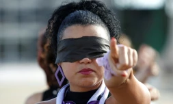 Une Brésilienne manifeste contre les violences sexuelles envers les femmes, le 13 décembre 2019 à Brasilia