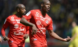 Le milieu de Montpellier Bryan Dabo (d) fête son but face à Nantes, le 17 avril 2016 à La Beaujoire