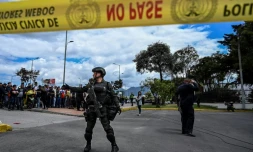 Policiers en faction sur le site de l'attentat qui a fait 20 morts à Bogota, le 17 janvier 2019