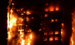 Photo fournie par un résident britannique le 14 juin 2017 d'un incendie qui ravage une tour d'habitation à Londres