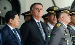 Le président brésilien d'alors Jair Bolsonaro assiste à une cérémonie de remise de diplômes à l'Académie militaire Agulhas Negras à Resende au Brésil, le 26 novembre 2022