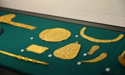 Des objets royaux, prĂȘtĂ©s pour trois ans par le British Museum et le Victoria and Albert Museum (V&A), exposĂ©s au musĂ©e du palais de Manhyia, le 1er mai 2024 Ă Kuma, au Ghana