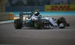 Le pilote Mercedes-AMG Nico Rosberg au volant de sa monoplace lors du GP d'Abou Dhabi, le 29 novembre 2015