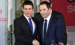Benoît Hamon et Manuel Valls après la publication des résultats du second tour de la primaire organisée par le PS, le 29 janvier 2017 à Paris