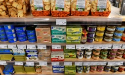 Les prix de centaines de produits alimentaires de grande marque vont augmenter vendredi dans les supermarchés, mais ceux des marques de distributeurs pourraient baisser