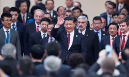 Le président chinois Xi Jinping (C), à Pékin le 1er décembre 2017
