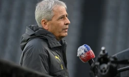 L'entraîneur suisse du Borussia Dortmund, Lucien Favre, avant le match de Bundesliga contre le Vfb Stuttgart, à Dortmund, le 12 décembre 2020