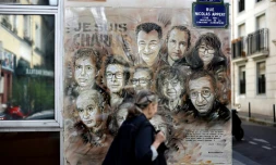 Sur un mur parisien, les victimes de l'attentat de Charlie Hebdo peintes par l'artiste Christian Guemy, alias C215, photographiées le 31 août 2020