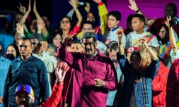Nicolas Maduro célèbre sa victoire aux présidentielles, le 20 mai 2018 à Caracas