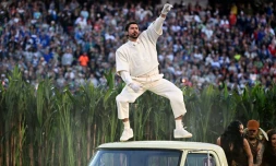 Spectacle de Bad Bunny pendant la mi-temps du Super Bowl, le 8 février 2026 à Santa Clara, en Californie