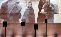 Une photographie projetée sur un mur du musée-mémorial du camp de Rivesaltes, dans le sud de la France, le 5 octobre 2015