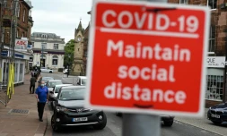 Les personnes totalement vaccinées ont trois fois moins de chances d'être testées positives au Covid-19 que celles qui ne sont pas vaccinées, selon une étude britannique