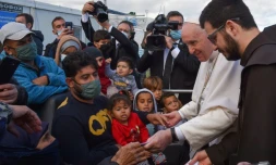 Le pape François visite le Centre d'accueil et d'identification (RIC) de MytilÚne, sur l'ßle de Lesbos, en GrÚce, le 5 décembre 2021
