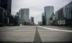 La Défense, le quartier des affaires à Paris, quasi désert, le 17 mars 2020, au début du confinement 