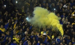Les supporters de Boca Juniors enouragent leur équipe lors du match de la Copa Libertadores contre Alianza Lima à la "Bombonera", le 16 mai 2018