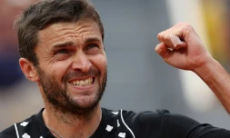 Le Français Gilles Simon vainqueur de l'Américain Steve Johnson au 2e tour de Rolan-Garros, le 26 mai 2022 à Paris
